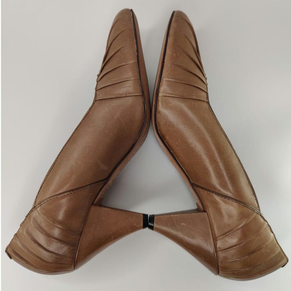 Tan leather pleated heels sz 8.5. Indigo by Clarks - Picture 5 of 9